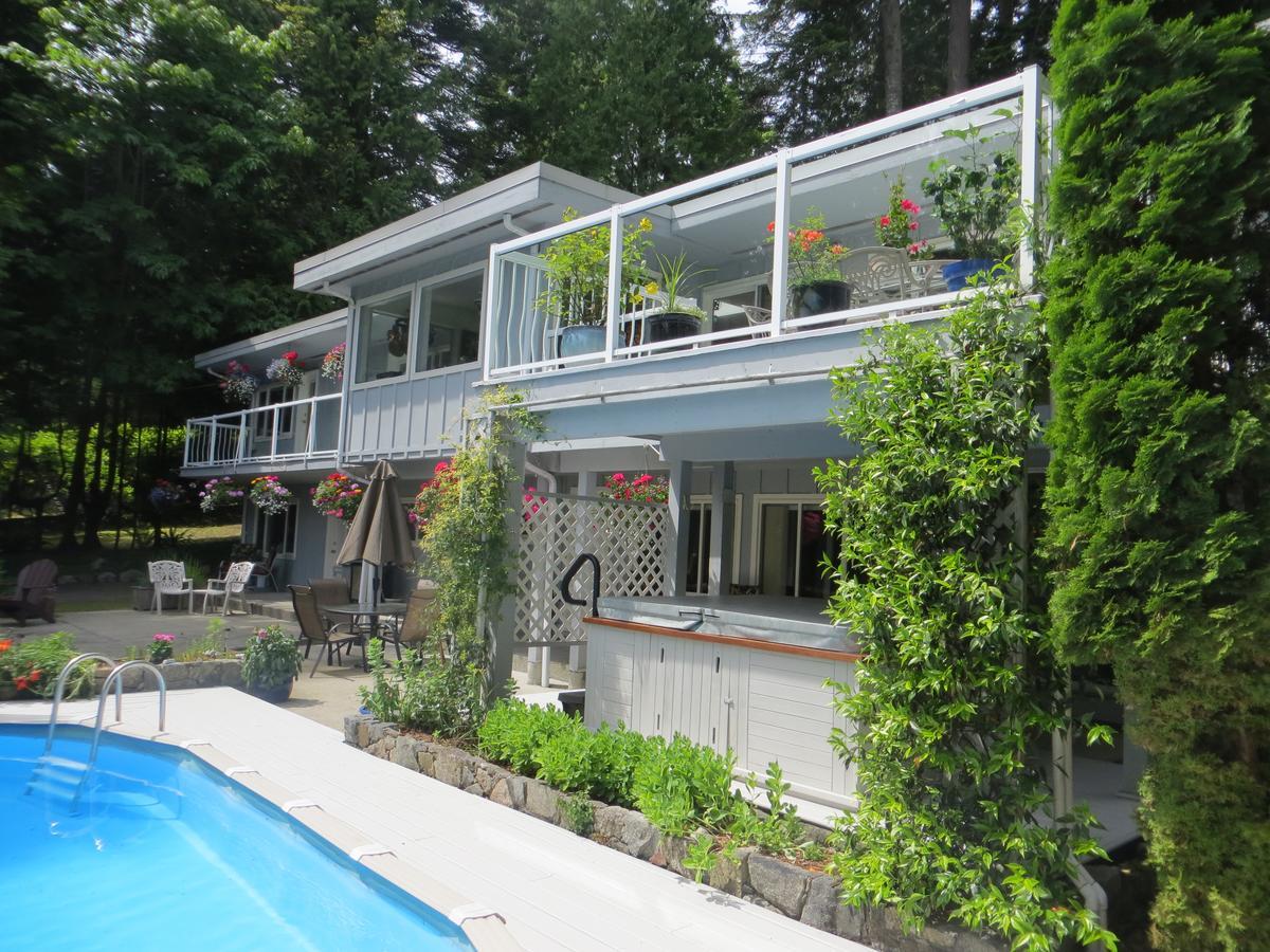 Bed and Breakfast Caprice Roberts Creek Экстерьер фото